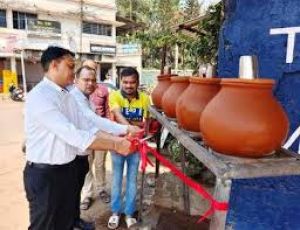  कलेक्टर ने बस स्टैंड में किया राहगीरों के लिए शुद्ध एवं शीतल पेयजल व्यवस्था का शुभारंभ