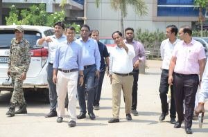 कलेक्टर डॉ. गौरव सिंह ने पंडरी स्थित जिला अस्पताल परिसर का किया निरीक्षण