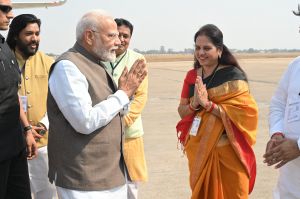 प्रधानमंत्री नरेन्द्र मोदी का माना एयरपोर्ट में महापौर मीनल ने किया आत्मीय स्वागत प्रधानमंत्री नरेन्द्र मोदी का माना एयरपोर्ट में महापौर मीनल ने किया आत्मीय स्वागत