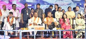  मुख्यमंत्री  विष्णु देव साय ने भगवान झूलेलाल की शोभायात्रा का फूलों से किया भव्य स्वागत