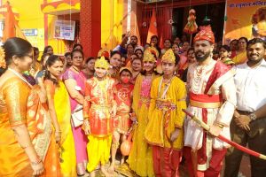 बग्&zwj;घी पर बैठे राम- सीता, लक्ष्&zwj;मण व हनुमान ने लुभाया श्रद्धालुओं को