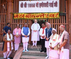 केन्द्रीय गृहमंत्री शाह ने मुख्यमंत्री विष्णुदेव साय के साथ मां दंतेश्वरी की पूजा-अर्चना की केन्द्रीय गृहमंत्री शाह ने मुख्यमंत्री विष्णुदेव साय के साथ मां दंतेश्वरी की पूजा-अर्चना की