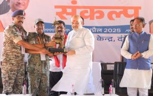 लाल आतंक के अंत में सुरक्षा बलों की भूमिका सराहनीय - केंद्रीय गृह मंत्री लाल आतंक के अंत में सुरक्षा बलों की भूमिका सराहनीय - केंद्रीय गृह मंत्री