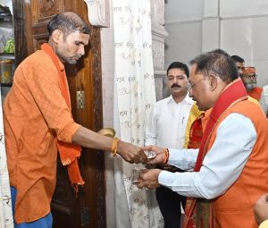  मुख्यमंत्री विष्णु देव साय ने रामनवमी पर श्रीराम मंदिर में की पूजा-अर्चना