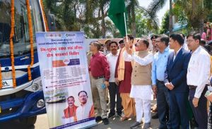  मुख्यमंत्री ने कैंसर डिटेक्शन वैन को हरी झंडी दिखाकर किया रवाना