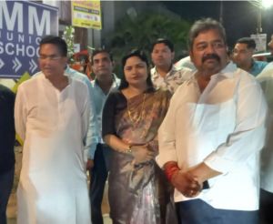 विधायक एवं महापौर ने आकर्षक डिजाइनिंग डिवाइडर लाइट का उद्घाटन किया  