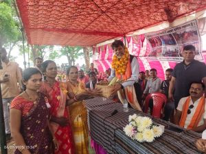 दीदी मंडई कार्यक्रम में शामिल हुयें भाजपा प्रदेश अध्यक्ष एवं विधायक किरण देव दीदी मंडई कार्यक्रम में शामिल हुयें भाजपा प्रदेश अध्यक्ष एवं विधायक किरण देव