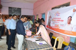 सुशासन तिहार : कलेक्टर डॉ. गौरव कुमार सिंह ने मंदिर हसौद और आरंग क्षेत्र का किया निरीक्षण सुशासन तिहार : कलेक्टर डॉ. गौरव कुमार सिंह ने मंदिर हसौद और आरंग क्षेत्र का किया निरीक्षण