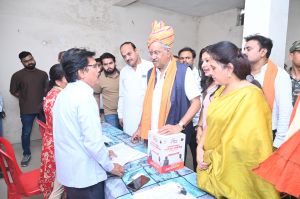  सुशासन तिहार :   सांसद बृजमोहन अग्रवाल और महापौर मीनल चौबे ने किया शिविरों का निरीक्षण