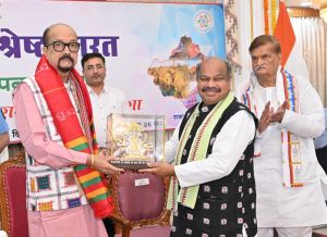 एक दूसरे की संस्कृति को समझेंगे और सम्मान करेंगे तभी सशक्त भारत का निर्माण होगा -राज्यपाल एक दूसरे की संस्कृति को समझेंगे और सम्मान करेंगे तभी सशक्त भारत का निर्माण होगा -राज्यपाल