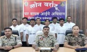 आठ नक्सलियों ने समर्पण किया, दो गिरफ्तार आठ नक्सलियों ने समर्पण किया, दो गिरफ्तार