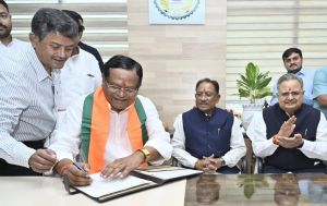 मुख्यमंत्री विष्णु देव साय छत्तीसगढ़ राज्य वन विकास निगम के अध्यक्ष रामसेवक पैकरा के पदभार ग्रहण समारोह में हुए शामिल मुख्यमंत्री विष्णु देव साय छत्तीसगढ़ राज्य वन विकास निगम के अध्यक्ष रामसेवक पैकरा के पदभार ग्रहण समारोह में हुए शामिल