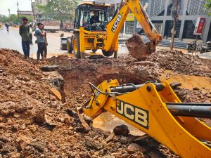 गंज मण्डी दुर्ग के पास पाइप लाईन संधारण का कार्य शुरू गंज मण्डी दुर्ग के पास पाइप लाईन संधारण का कार्य शुरू