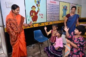 मंत्री लक्ष्मी राजवाड़े ने किया बालोद, करकाभाट एवं भरदा के आंगनबाड़ी केन्द्र का निरीक्षण मंत्री लक्ष्मी राजवाड़े ने किया बालोद, करकाभाट एवं भरदा के आंगनबाड़ी केन्द्र का निरीक्षण