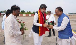 मुख्यमंत्री विष्णुदेव साय का मां दंतेश्वरी एयरपोर्ट पर आत्मीय स्वागत मुख्यमंत्री विष्णुदेव साय का मां दंतेश्वरी एयरपोर्ट पर आत्मीय स्वागत