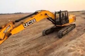  खनिज विभाग की कार्रवाई, महानदी से अवैध रेत उत्खनन में प्रयुक्त मशीन जब्त