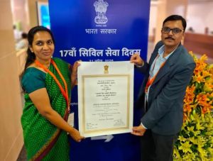 धमतरी जिले की पूर्व कलेक्टर श्रीमती गांधी को मिला प्रधानमंत्री पुरस्कार धमतरी जिले की पूर्व कलेक्टर श्रीमती गांधी को मिला प्रधानमंत्री पुरस्कार