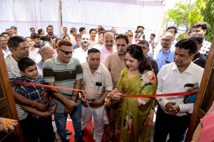 विधायक राजेश मूणत, महापौर मीनल चौबे ने मीडिया सिटी में नवनिर्मित सामुदायिक भवन का लोकार्पण किया विधायक राजेश मूणत, महापौर मीनल चौबे ने मीडिया सिटी में नवनिर्मित सामुदायिक भवन का लोकार्पण किया