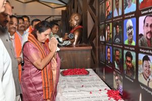 आतंकी हमले में दिवंगत रायपुर निवासी दिनेश मिरानिया सहित सभी 26 दिवंगत आत्माओं को मौन श्रद्धांजलि आतंकी हमले में दिवंगत रायपुर निवासी दिनेश मिरानिया सहित सभी 26 दिवंगत आत्माओं को मौन श्रद्धांजलि