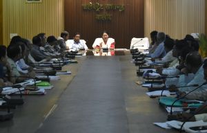  सुशासन तिहार में प्राप्त आवेदनों का निर्धारित समय सीमा में गुणवत्तायुक्त निराकरण सुनिश्चित करें: कलेक्टर 