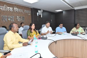 महापौर मीनल चौबे ने गर्मी में पेयजल समस्याग्रस्त क्षेत्रों में जलसमस्या निदान हेतु गंभीरता से कार्य नहीं करने पर नाराजगी व्यक्त की महापौर मीनल चौबे ने गर्मी में पेयजल समस्याग्रस्त क्षेत्रों में जलसमस्या निदान हेतु गंभीरता से कार्य नहीं करने पर नाराजगी व्यक्त की