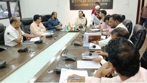  कलेक्टर ने की समाधान शिविरों की तैयारी की समीक्षा