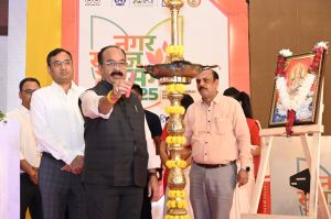 नगर सुराज संगम : उप मुख्यमंत्री साव ने नगर पालिकाओं और नगर पंचायतों के अध्यक्षों को समझाया स्वच्छ, सुंदर और सुविधापूर्ण शहर का रोडमैप नगर सुराज संगम : उप मुख्यमंत्री साव ने नगर पालिकाओं और नगर पंचायतों के अध्यक्षों को समझाया स्वच्छ, सुंदर और सुविधापूर्ण शहर का रोडमैप