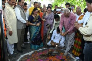 पूर्व केबिनेट मंत्री एवं पश्चिम विधायक राजेश मूणत ने महापौर मीनल चौबे, सभापति सूर्यकांत राठौड़ सहित नगरवासियों को निगम जोन 7 के स्वामी आत्मानंद वार्ड में एक मुश्त 2 करोड़ 89 लाख के नए विकास कार्यों की दी सौगात 
