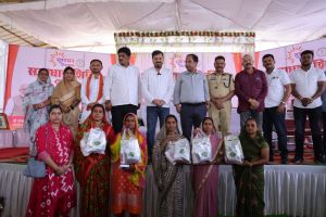 सुशासन तिहार 2025: तृतीय चरण में ग्राम परसतराई में लगा समाधान शिविर