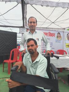  समाधान शिविर में सीताराम साहू को तत्काल मिला व्हील चेयर