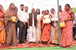 गोढ़ी में आयोजित समाधान शिविर का जिले के प्रभारी सचिव श्री सुब्रत साहू ने किया निरीक्षण