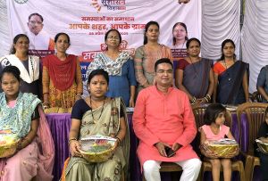 सुशासन त्यौहार में गर्भवती महिलाओं का गोद भराई एवं कुपोषित बच्चों को सुपोषित आहार विधायक द्वारा वितरित किया गया