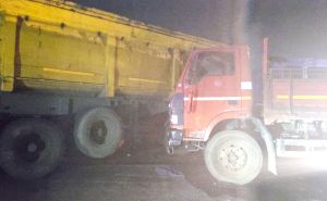 ट्रेलर से टकराई माजदा, 14 लोगों की मौत ट्रेलर से टकराई माजदा, 14 लोगों की मौत