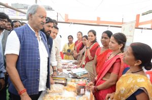 समाधान शिविर में सांसद बृजमोहन अग्रवाल ने जनता की समस्याएं सुनीं, अधिकारियों को दिए कड़े निर्देश समाधान शिविर में सांसद बृजमोहन अग्रवाल ने जनता की समस्याएं सुनीं, अधिकारियों को दिए कड़े निर्देश