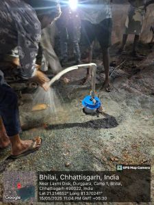 स्थानीय लोगो की आवश्यकता को देखते हुए रात के 11 बजे शौचालय के बंद पड़े बोर को चालू कराया गया