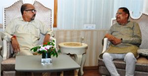 राज्यपाल श्री डेका से विधायक श्री अग्रवाल ने भेंट की