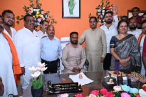  विधायक राजेश मूणत और महापौर मीनल चौबे ने वार्ड 70 पार्षद कार्यालय का किया लोकार्पण  