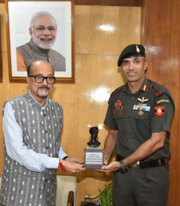 राज्यपाल श्री डेका से छत्तीसगढ़ टेरियर्स के कमांडिंग ऑफिसर ने सौजन्य भेंट की