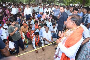  मुख्यमंत्री  का हरगवां गांव में औचक दौरा,  ग्रामीणों से किया सीधा संवाद