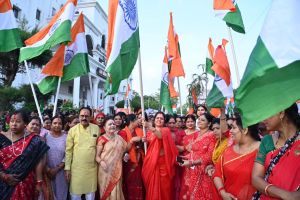 ऑपरेशन सिंदूर की सफलता पर रायपुर में डेढ़ हजार से अधिक महिलाओं ने उत्साह से निकाली तिरंगा यात्रा ऑपरेशन सिंदूर की सफलता पर रायपुर में डेढ़ हजार से अधिक महिलाओं ने उत्साह से निकाली तिरंगा यात्रा