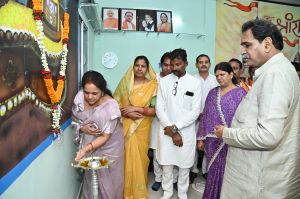 पश्चिम विधायक राजेश मूणत और महापौर मीनल चौबे ने रायपुरा में पार्षद कार्यालय का किया लोकार्पण पश्चिम विधायक राजेश मूणत और महापौर मीनल चौबे ने रायपुरा में पार्षद कार्यालय का किया लोकार्पण