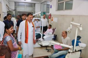   स्वास्थ्य मंत्री ने रायपुर दंत चिकित्सा महाविद्यालय का किया निरीक्षण