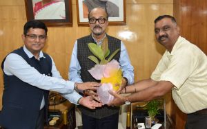  राज्यपाल से भावसार फाउंडेशन के आंचलिक प्रमुख  ने सौजन्य भेंट की