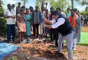   पीएम आवास योजना के तहत आत्मसमर्पित नक्सल पीड़ित 38 परिवारों को मिलेगा पक्का मकान 