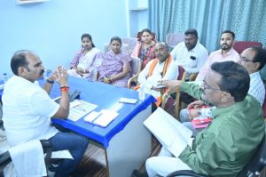 साफ-सफाई के लिए आवश्यक संसाधन एवं उपकरण खरीदने के लिए सलाहकार समिति के सदस्यों ने विचार विमर्श किया साफ-सफाई के लिए आवश्यक संसाधन एवं उपकरण खरीदने के लिए सलाहकार समिति के सदस्यों ने विचार विमर्श किया