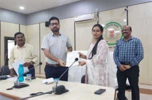 कलेक्टर की मौजूदगी में पूर्णतः पारदर्शी तरीके से हुई अतिशेष शिक्षकों की काउंसिलिंग कलेक्टर की मौजूदगी में पूर्णतः पारदर्शी तरीके से हुई अतिशेष शिक्षकों की काउंसिलिंग