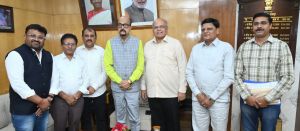 राज्यपाल श्री डेका से अखिल भारतीय व्यापारी परिसंघ ने की सौजन्य भेंट राज्यपाल श्री डेका से अखिल भारतीय व्यापारी परिसंघ ने की सौजन्य भेंट