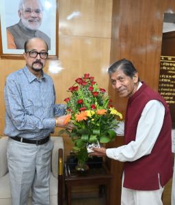 राज्यपाल डेका से पूर्व मंत्री कंवर ने की सौजन्य भेंट राज्यपाल डेका से पूर्व मंत्री कंवर ने की सौजन्य भेंट