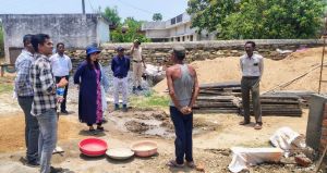 जिला पंचायत सीईओ ने प्रधानमंत्री आवास योजनान्तर्गत निर्माणाधीन आवासों का किया निरीक्षण