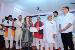   सरयूपारीण ब्राह्मण समाज ने  मेधावी छात्रों, उत्कृष्ट अधिकारियों, पत्रकारों का किया सम्मान 
